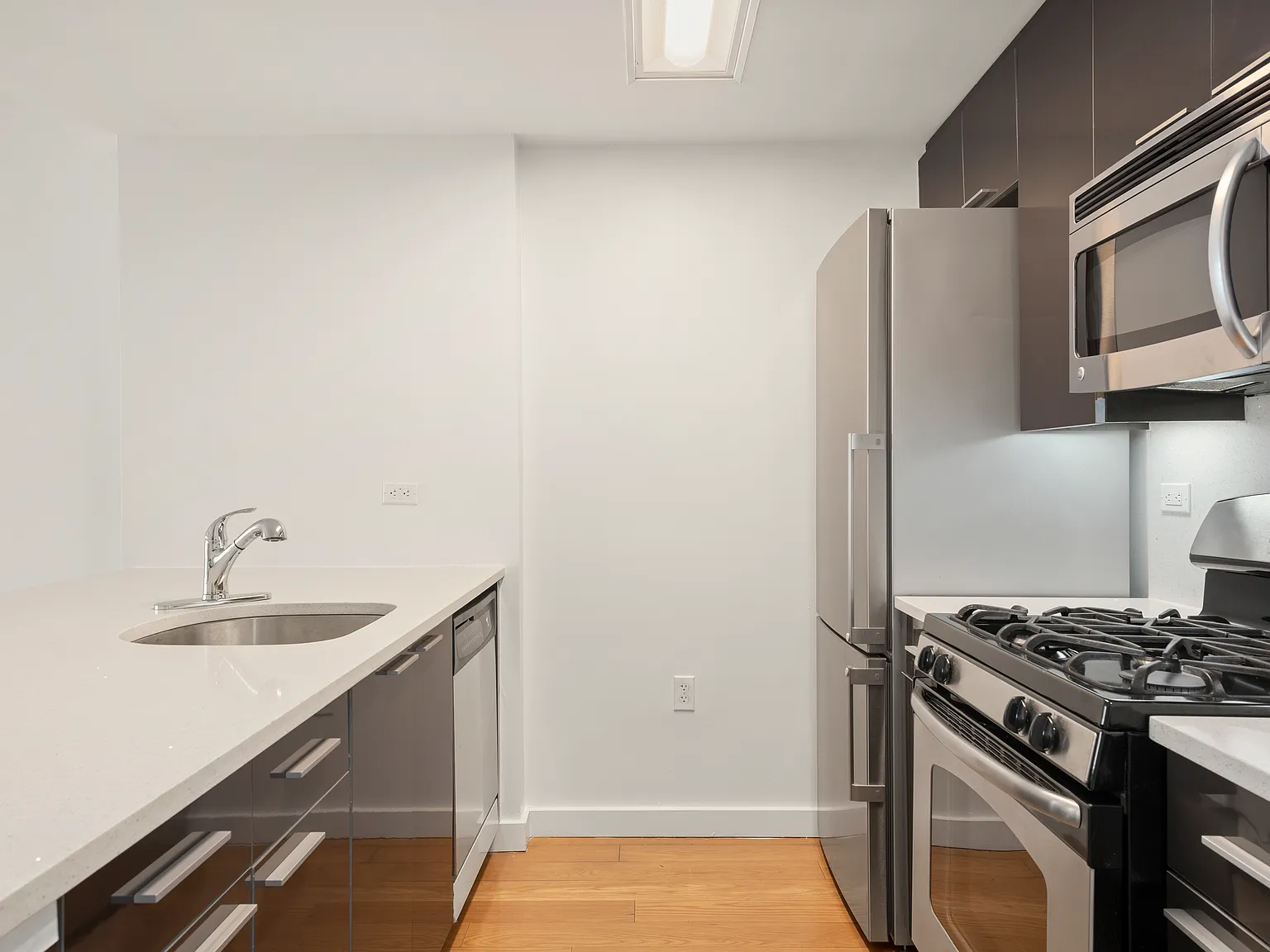 41-18 Crescent Street — Photo 3