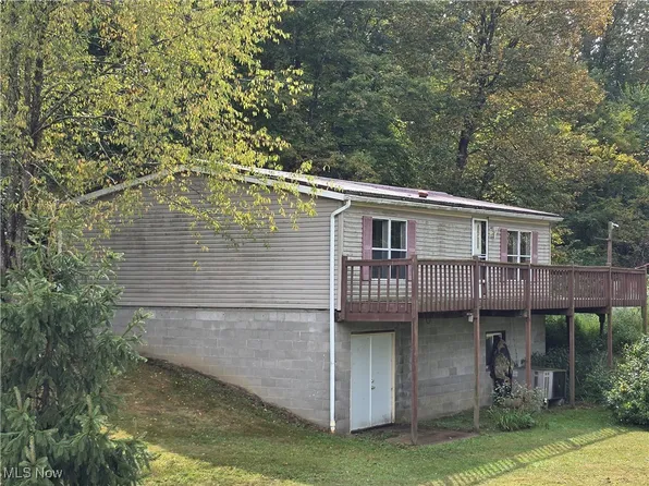 8889 Cumberland Rd SW, Bowerston, OH 44695