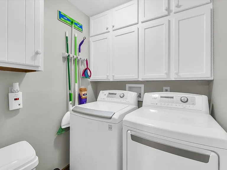 1705 Lake Shore Dr — Photo 14