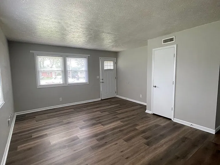30-32 Morehouse Ct — Photo 3