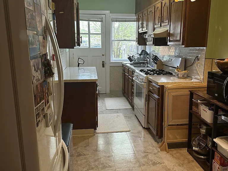 210 S Union St — Photo 4