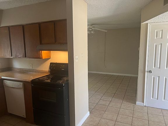 5th image of 837 NW Summercrest Blvd #B