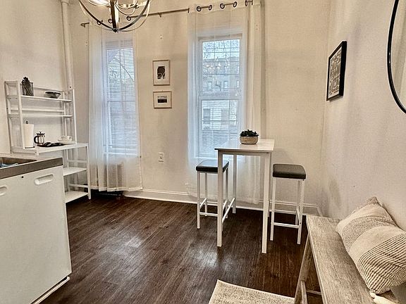 5th image of 2418 Cambreleng Ave #3-B