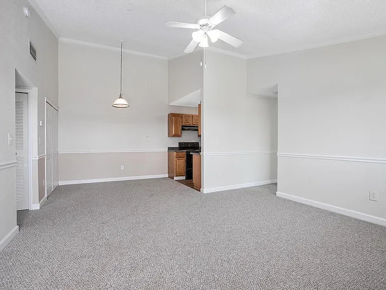 Bella Lago Apartments — Photo 9