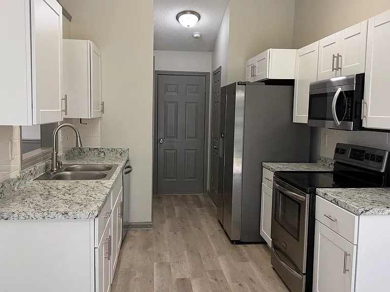 5853 Riverside Walk Dr — Photo 5