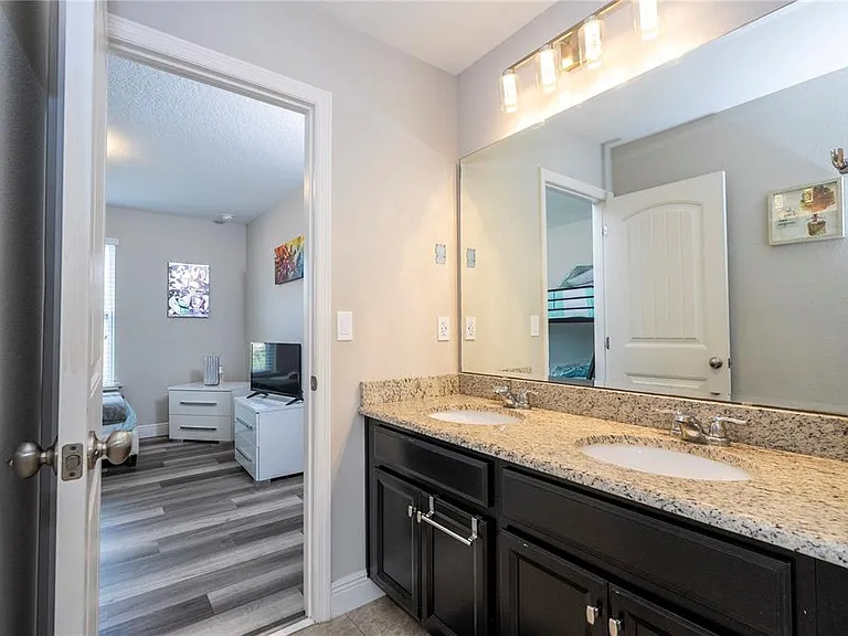 5251 Wildwood Way — Photo 32