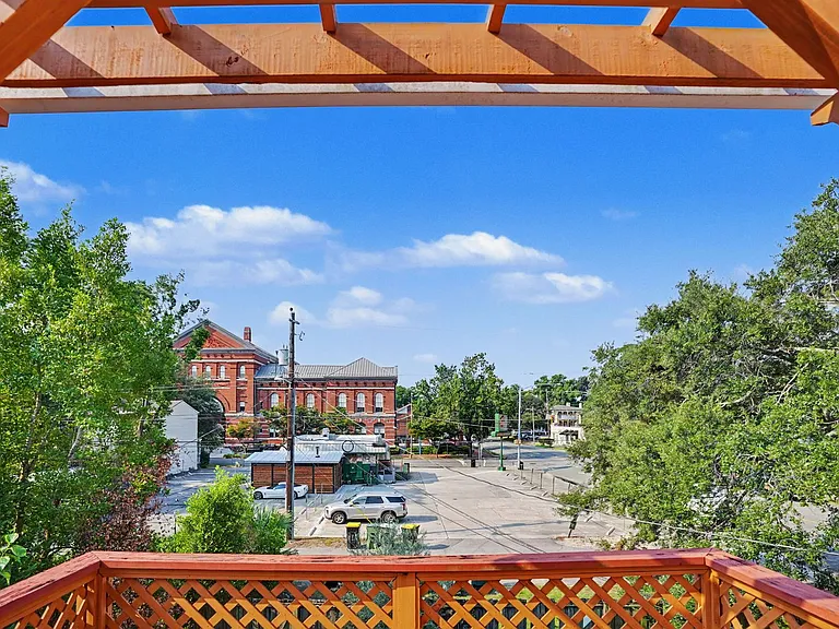 121 W Duffy St — Photo 32