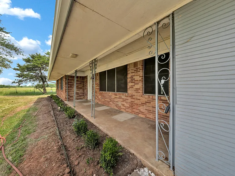 9209 FM 1570 N — Photo 51