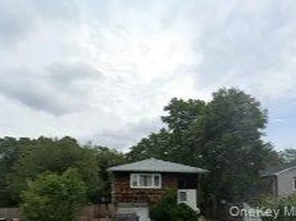41 Maple Place, Central Islip, NY 11722