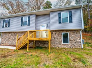 100 Dogwood Dr, Hickory, NC 28601