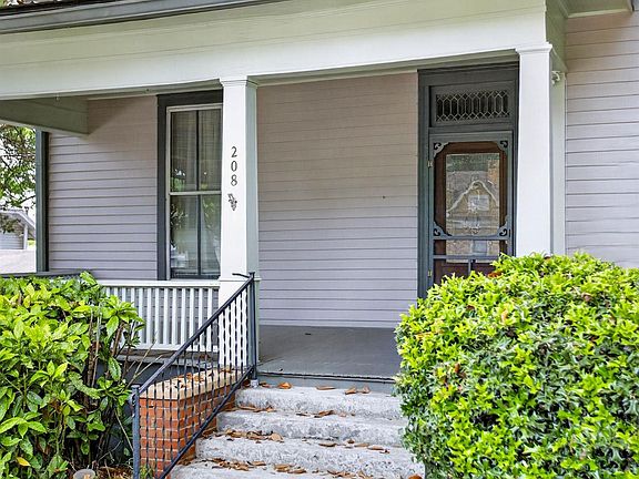 2nd image of 208 McKibbon St
