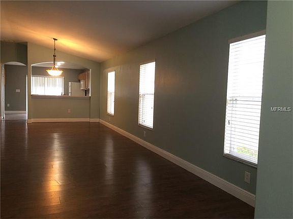 4th image of 18145 Leamington Ln