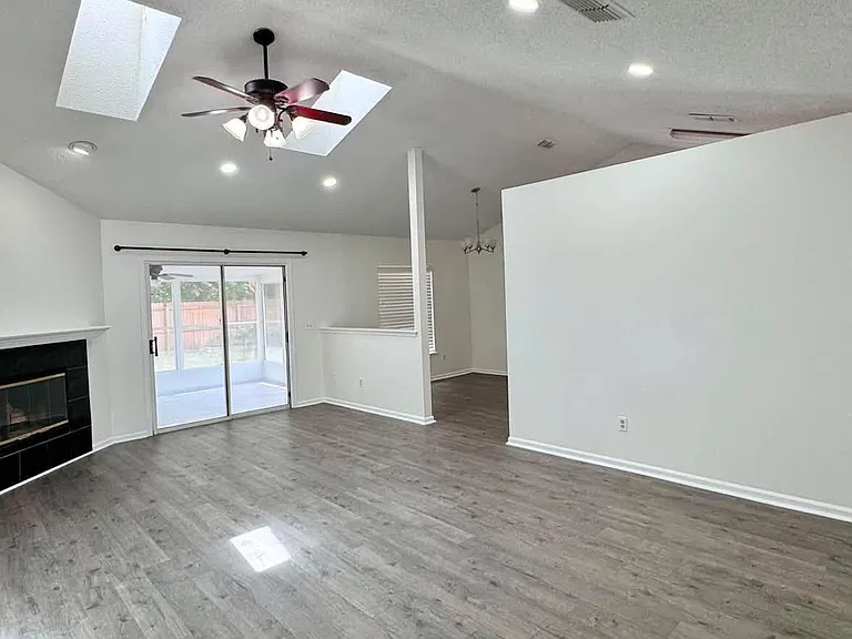 8250 Lakemont Dr — Photo 6