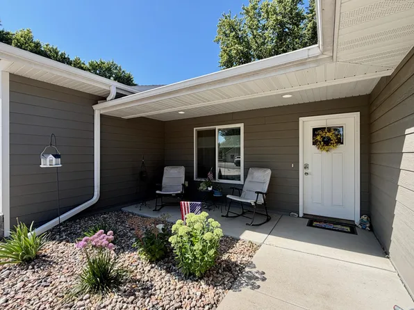 104 W Barck Ave, Luverne, MN 56156