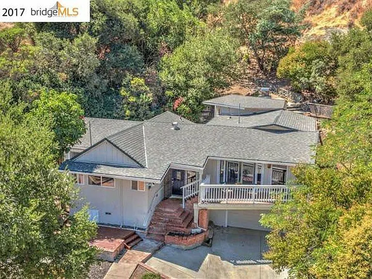 20655 Almaden Rd — Photo 2