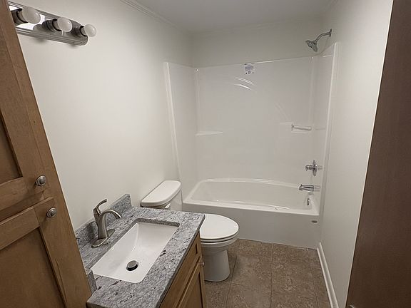 4th image of 521 Elizabeth Ave #B