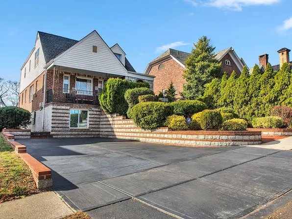 8122 Haddon St, Jamaica, NY 11432