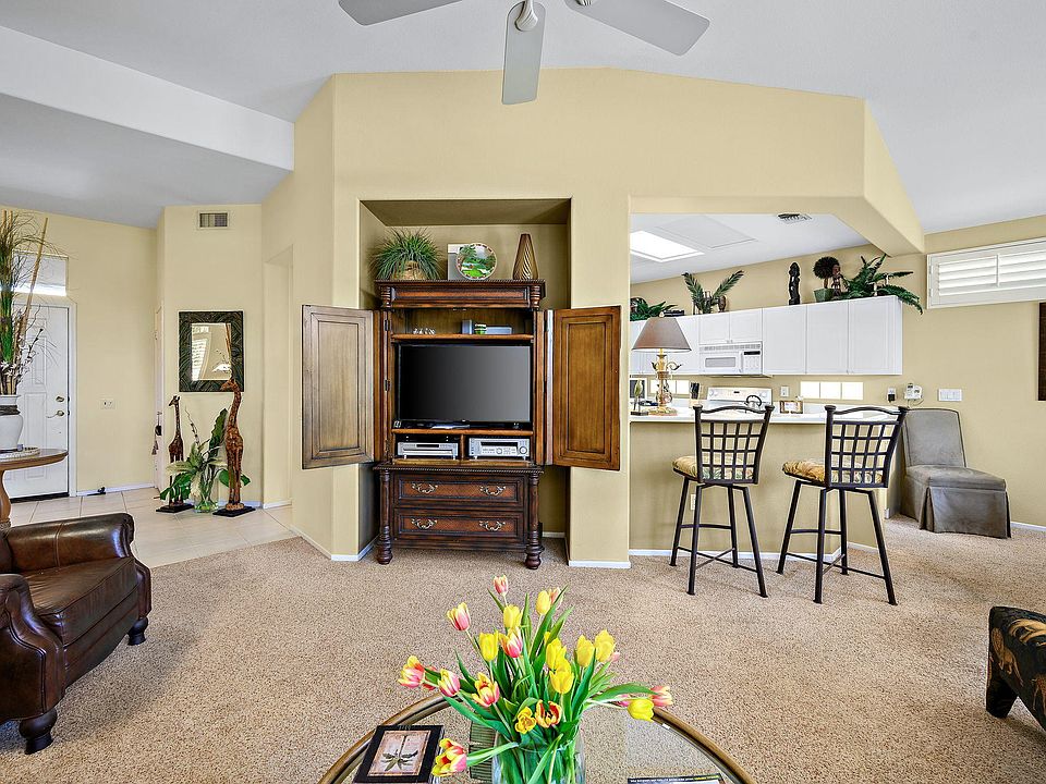 1st image of 78925 Mimosa Dr