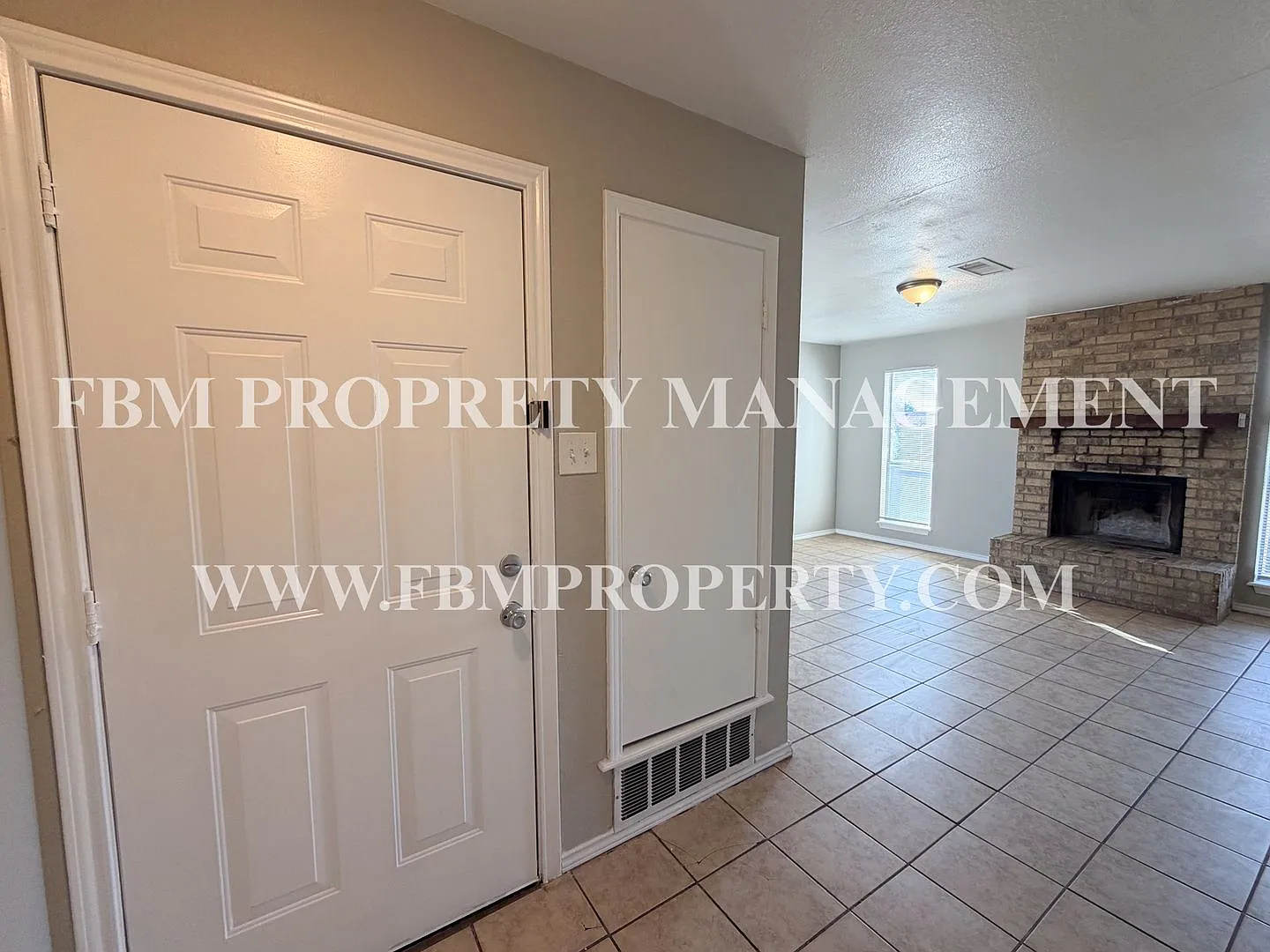 1401 Old Bardwell Rd, Unit C - Cozy 2 Bedroom, 2 Bathroom Upstairs Apartment Home in Ennis, TX! — Photo 3