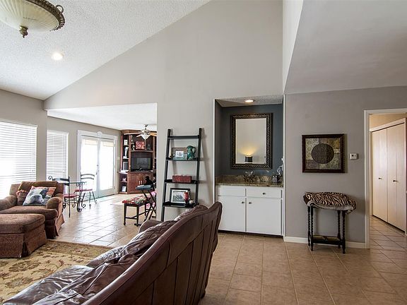 5th image of 1804 Melissa St