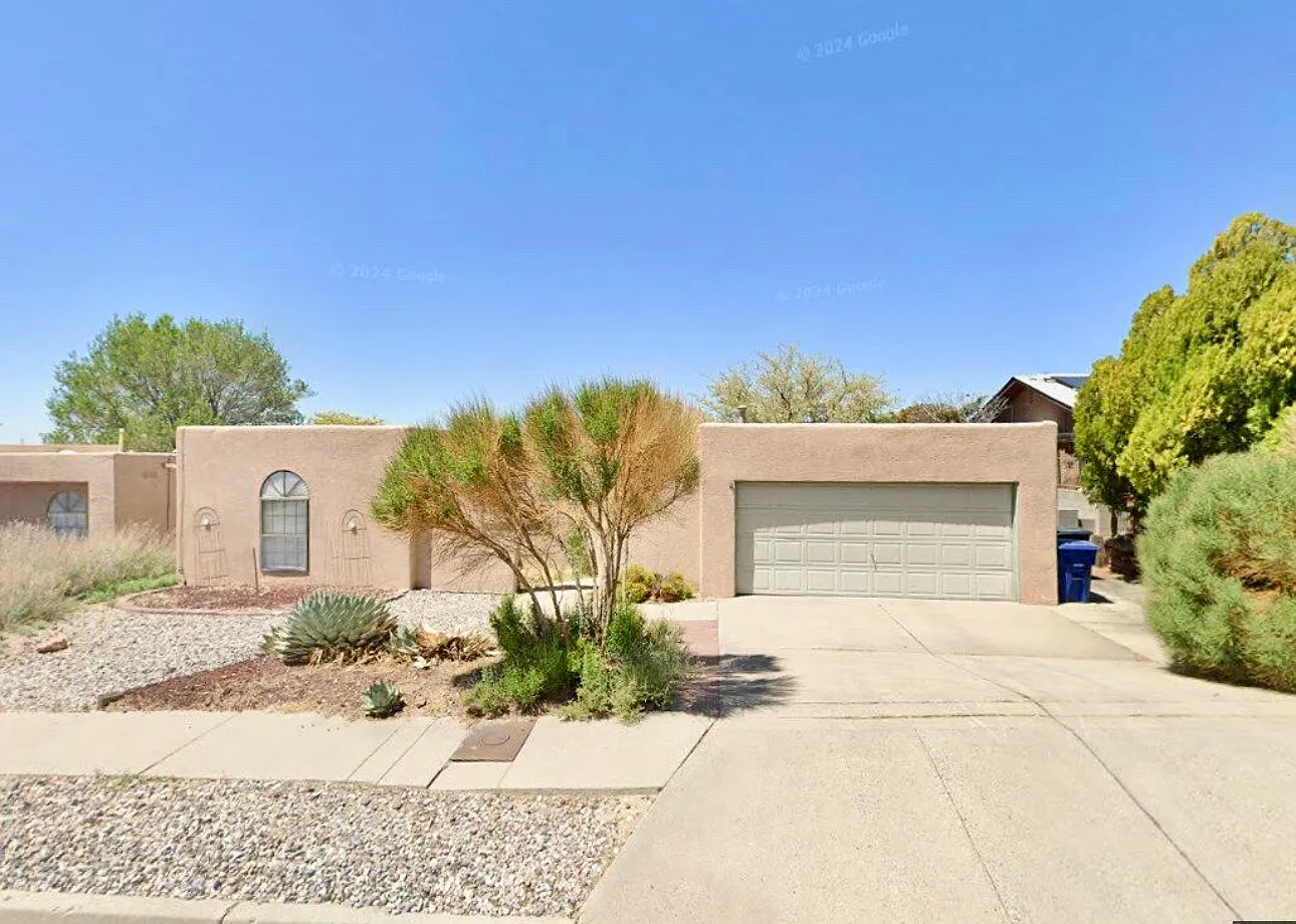 1129 Monte Largo Dr NE — Photo 1