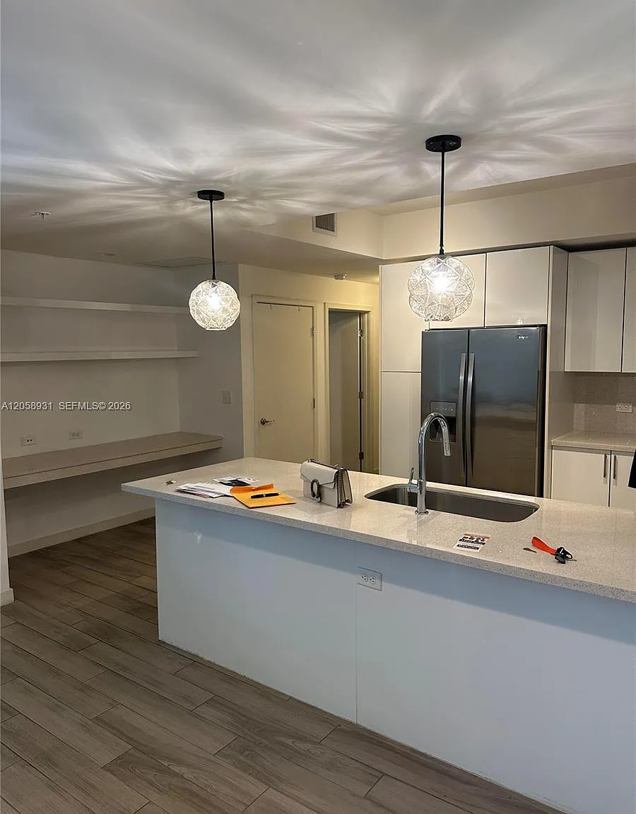 2 bed, 1384 sqft, $4,350 — Photo 4