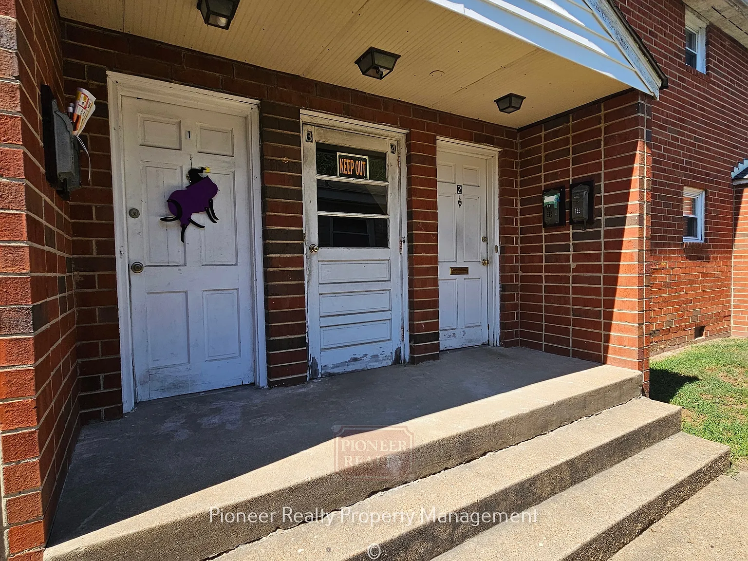 1250 Wallace St — Photo 2