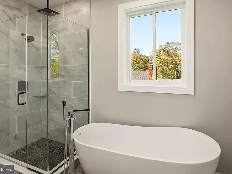 Primary bedroom bath
