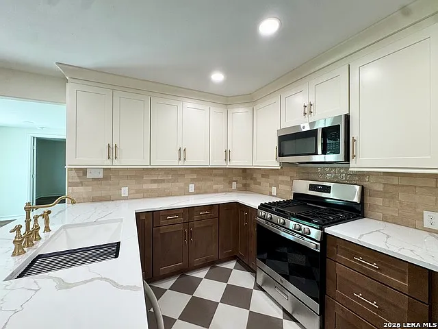 4110 Hunters Gln — Photo 4