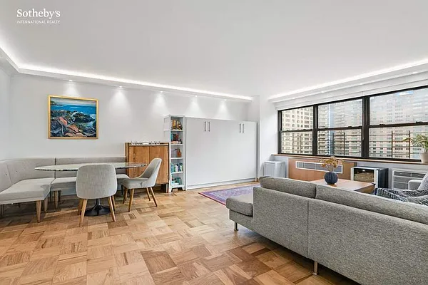 Sold by Sotheby's International Realty | media 14