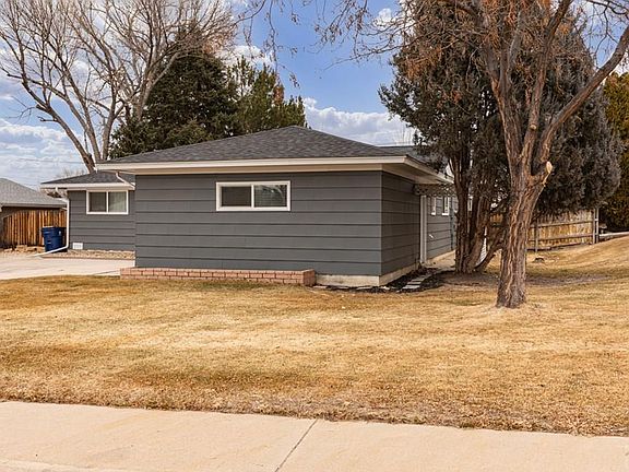 3rd image of 19 Bruce Ln