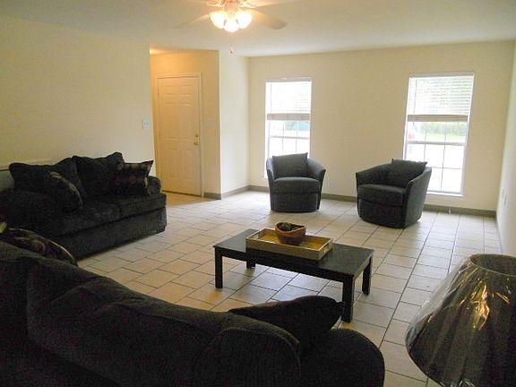2nd image of 213 Greenbriar Drive