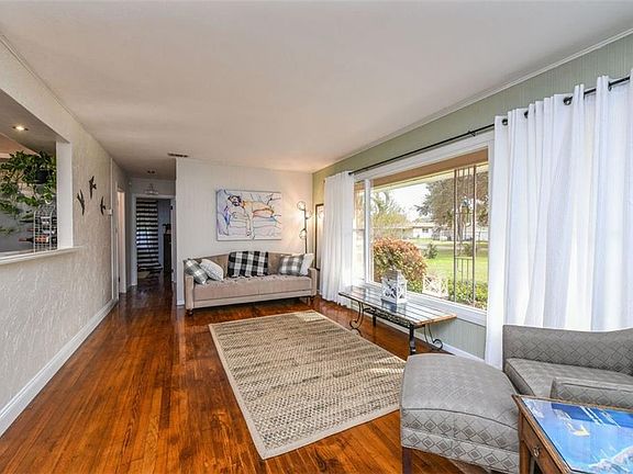 5th image of 2667 2nd St