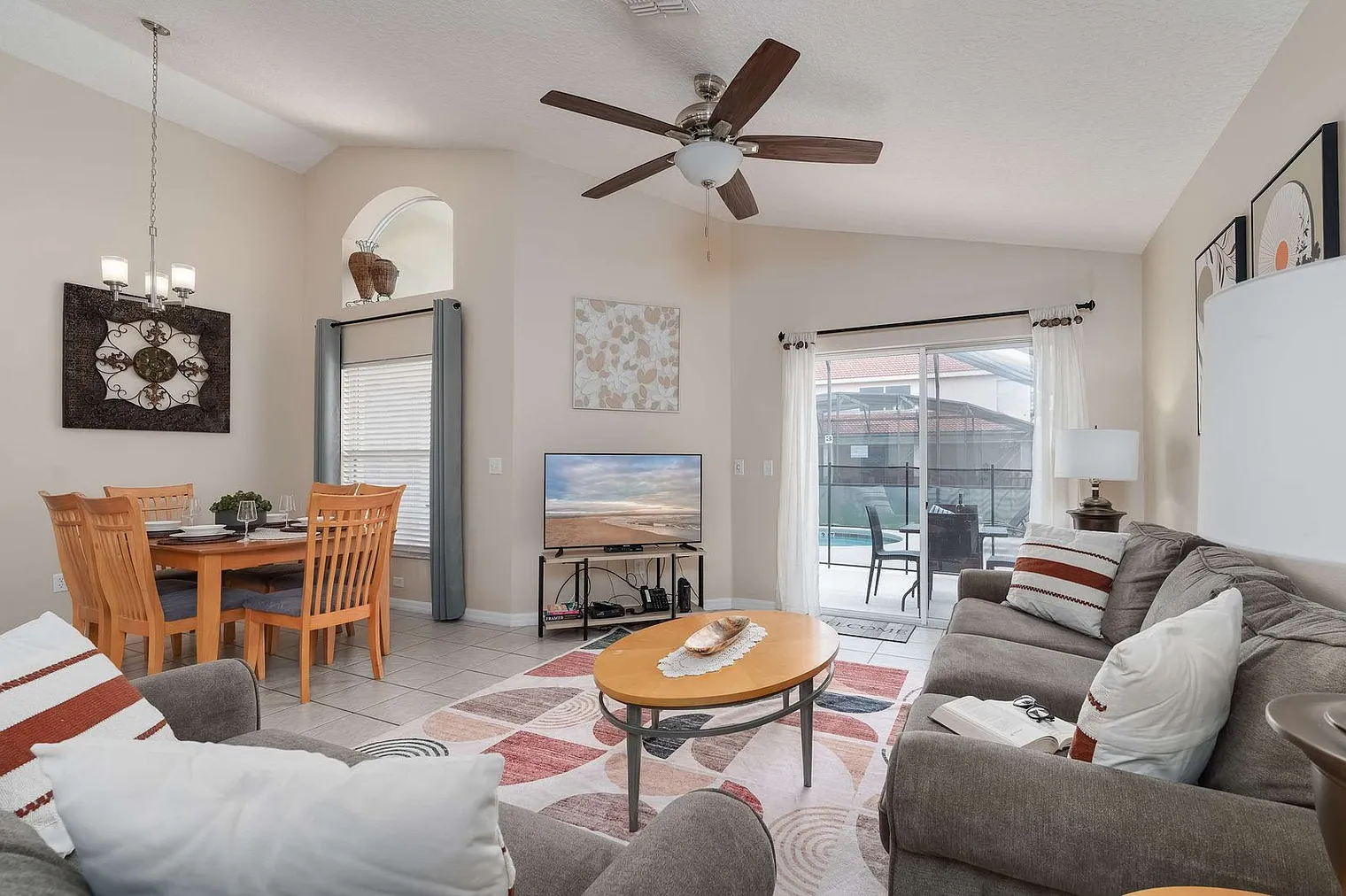 4 bed, 3.0 bath, 1636 sqft, $4,193 — Photo 2