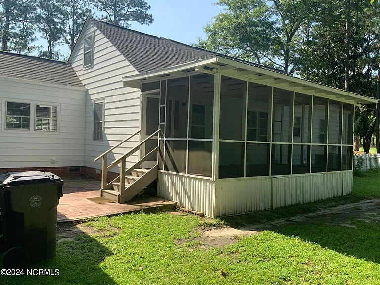 1101 N Poplar St — Photo 18