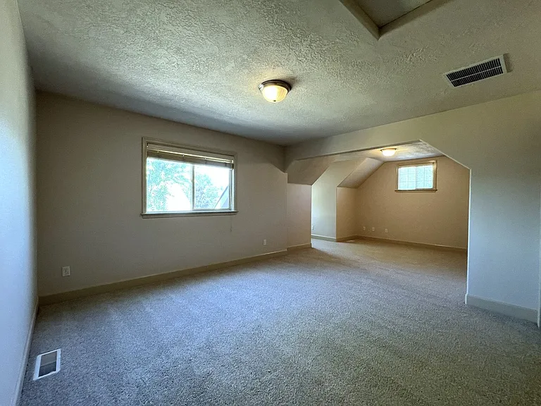 811 E Knoll Ct — Photo 36
