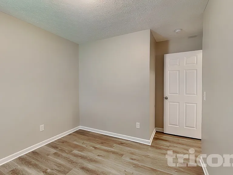 212 Dorchester Dr — Photo 11