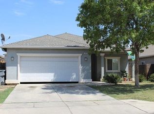 35 Wallace Ave, Madera, CA 93638