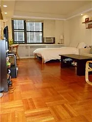 Rented by R New York