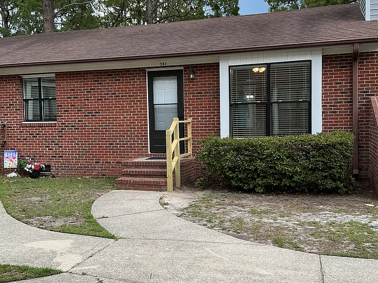 583 Countrytown Dr — Photo 1