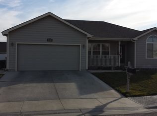 2135 Huntington Rd, Salina, KS 67401