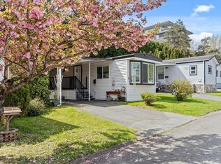 8220 King George Blvd #3, Surrey, BC V3W6E1