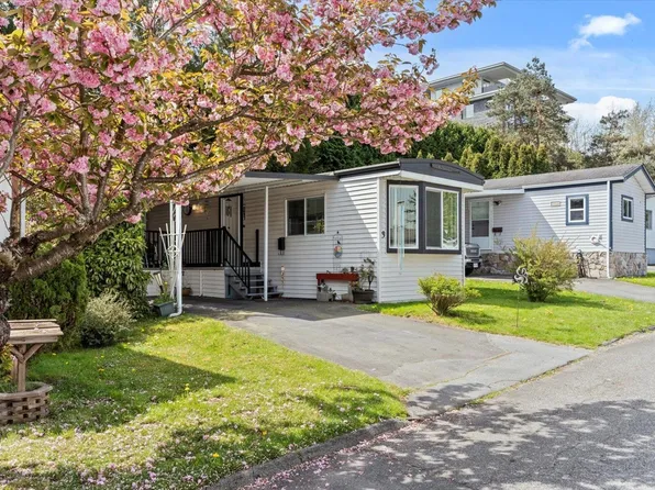 8220 King George Blvd #3, Surrey, BC V3W 6E1