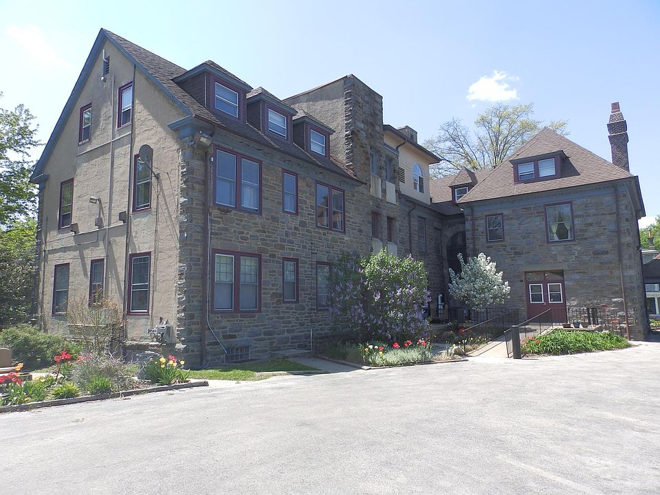 Building (This Apt is 3rd Floor - Upper Left Corner)