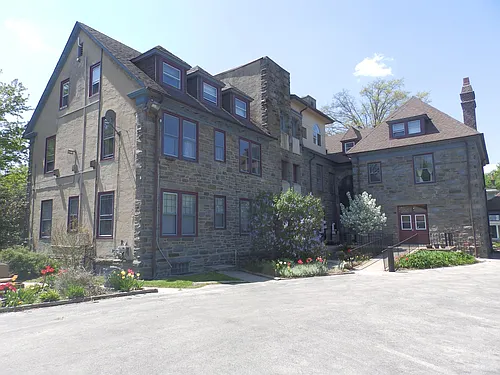 225 W Pastorius St Photo 1