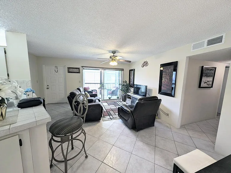 7515 S Oriole Blvd — Photo 6
