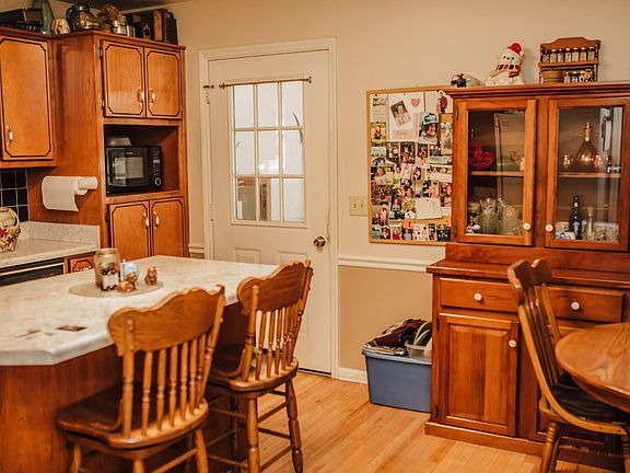 5th image of 125 Deer Cir