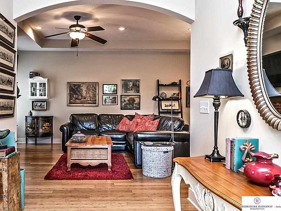 4th image of 15765 Hartman Ave