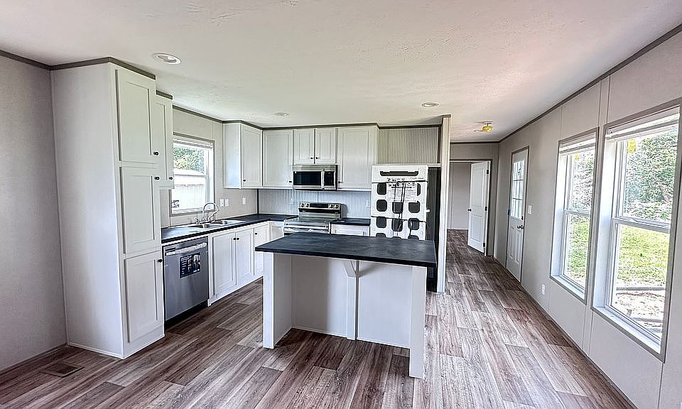 1st image of 112 Sheri Dr