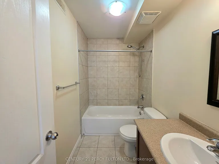 144 Mary St N #2 — Photo 26
